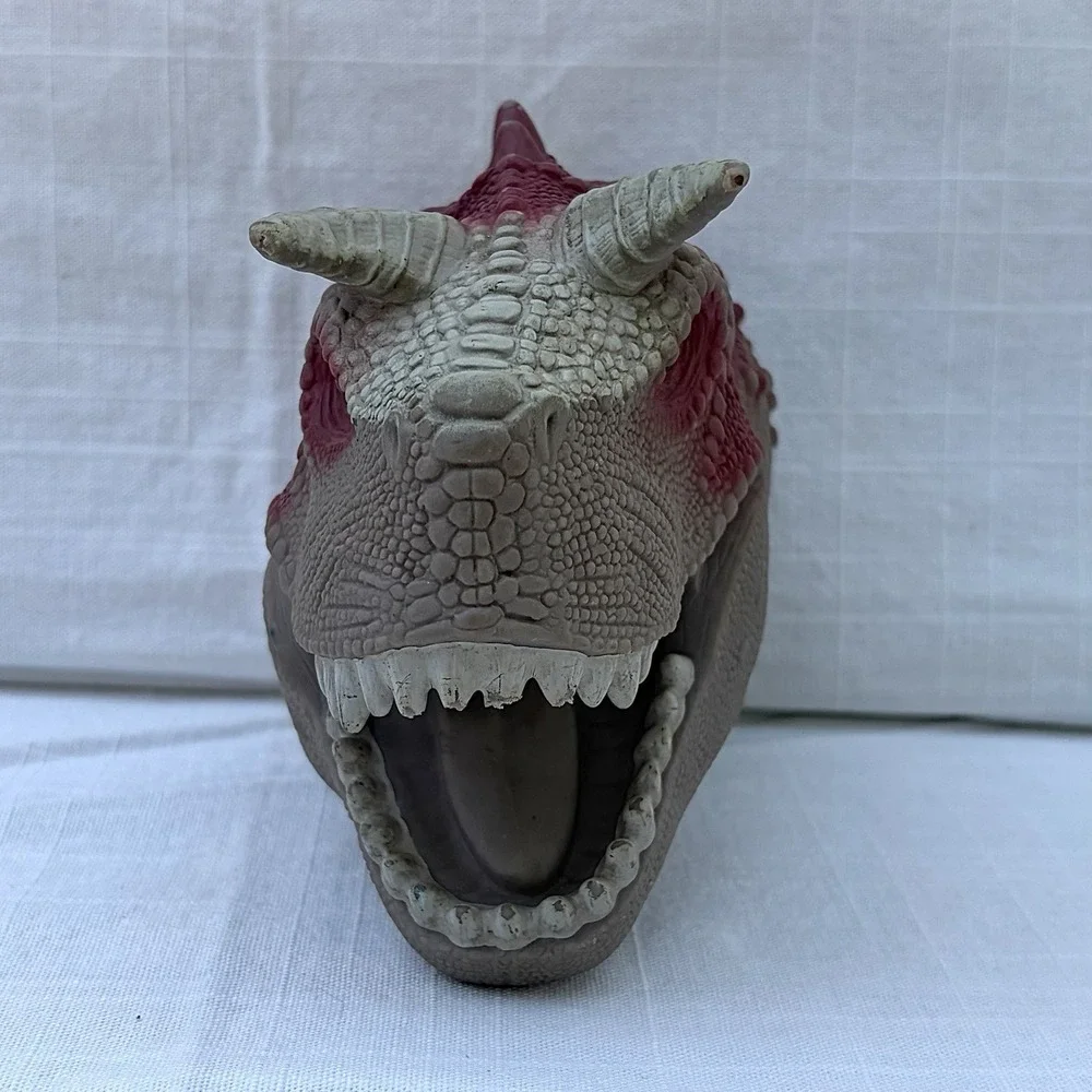 Disney Dinosaur  Carnotaurus Hand Puppet 2000 McDonalds Happy Meal Dino land USA